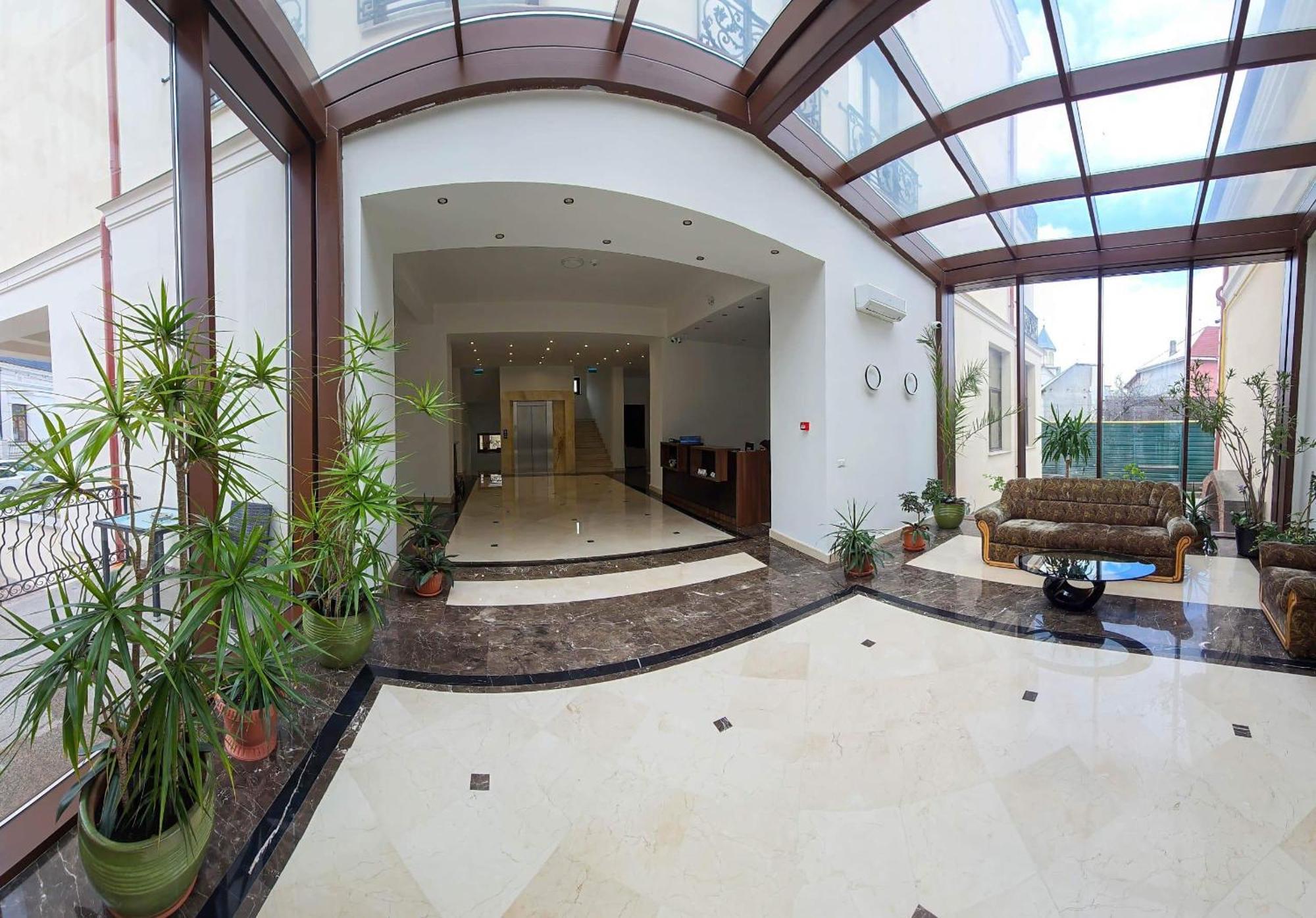 Green Park Boutique Hotel Focşani Exterior foto