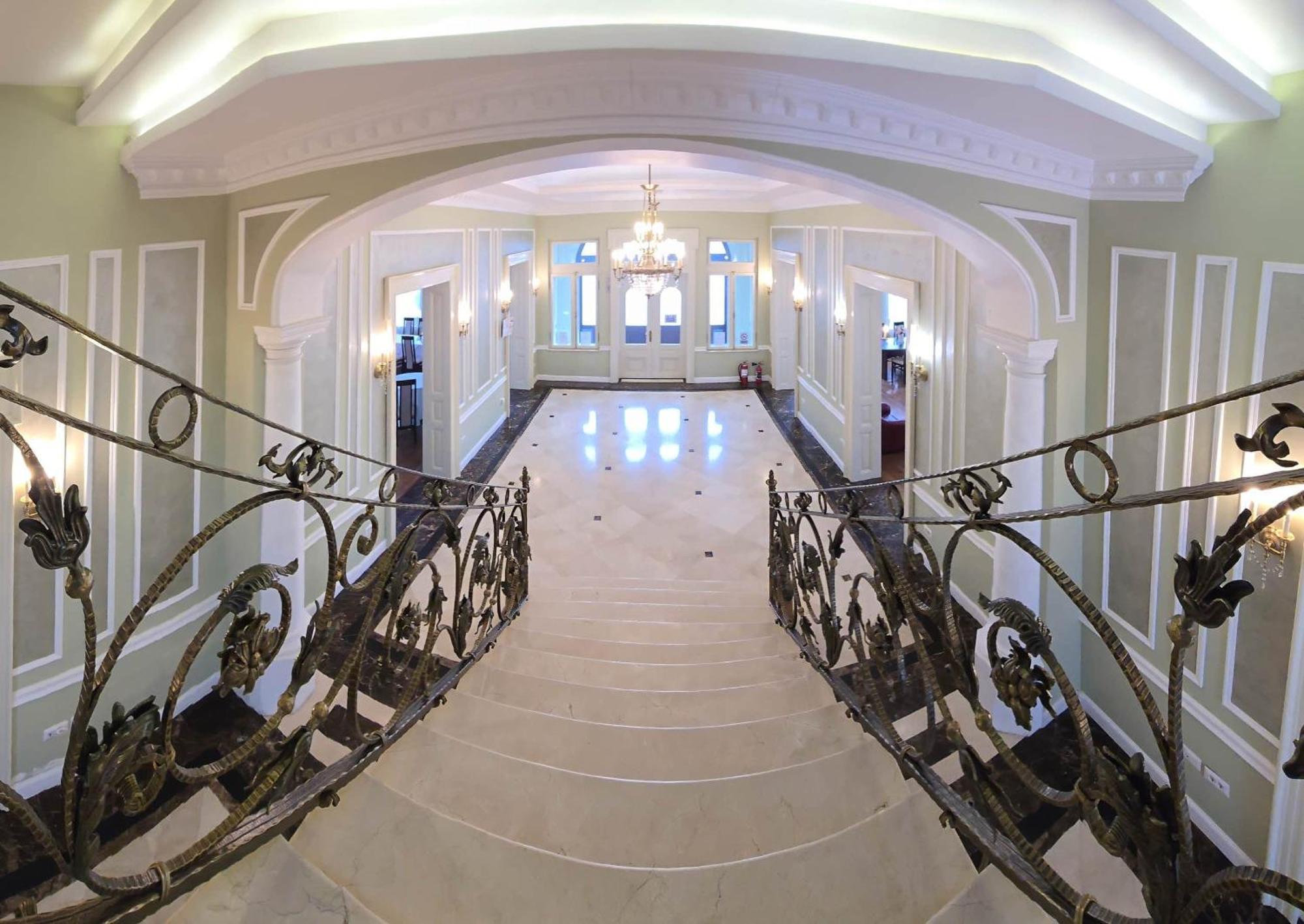 Green Park Boutique Hotel Focşani Exterior foto
